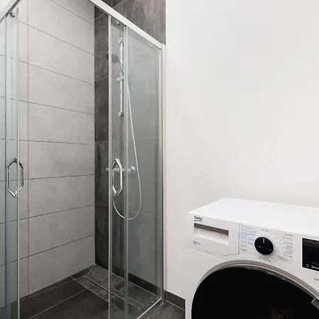Zlota With Balcony & Parking Near Zoo By Renters