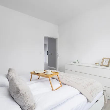 Daire Zlota With Balcony & Parking Near Zoo By Renters