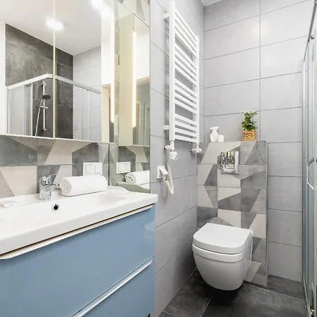 Zlota With Balcony & Parking Near Zoo By Renters