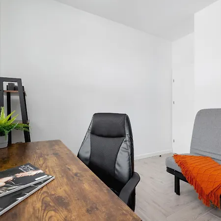 Zlota With Balcony & Parking Near Zoo By Renters Daire