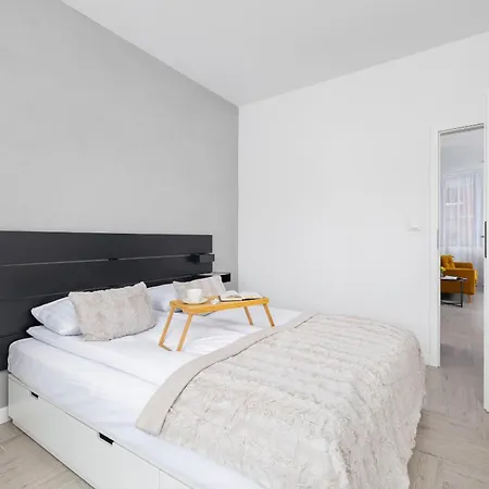 Zlota With Balcony & Parking Near Zoo By Renters Daire *
