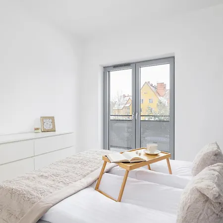 Zlota With Balcony & Parking Near Zoo By Renters *