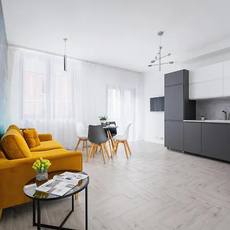 Zlota With Balcony & Parking Near Zoo By Renters Daire