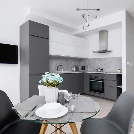Daire Zlota With Balcony & Parking Near Zoo By Renters Katoviçe
