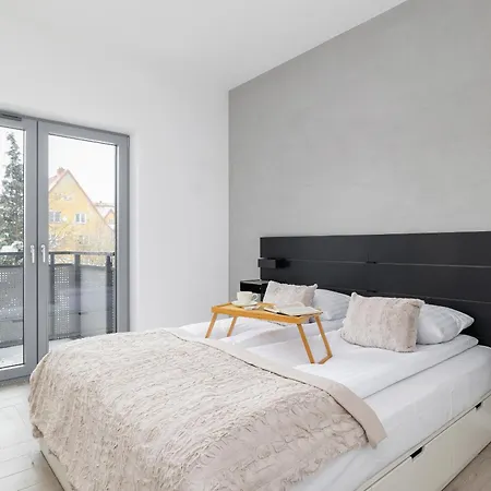 Zlota With Balcony & Parking Near Zoo By Renters *